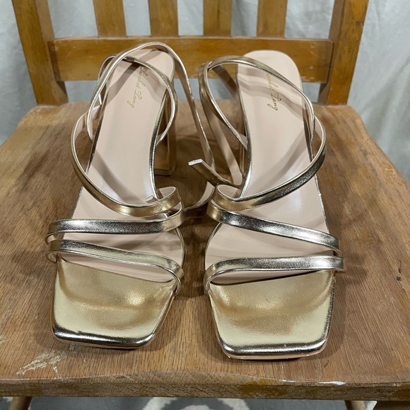 Elisabet Tang Strappy Chunky Gold Square Toe Heels Size 11 - Picture 11 of 11